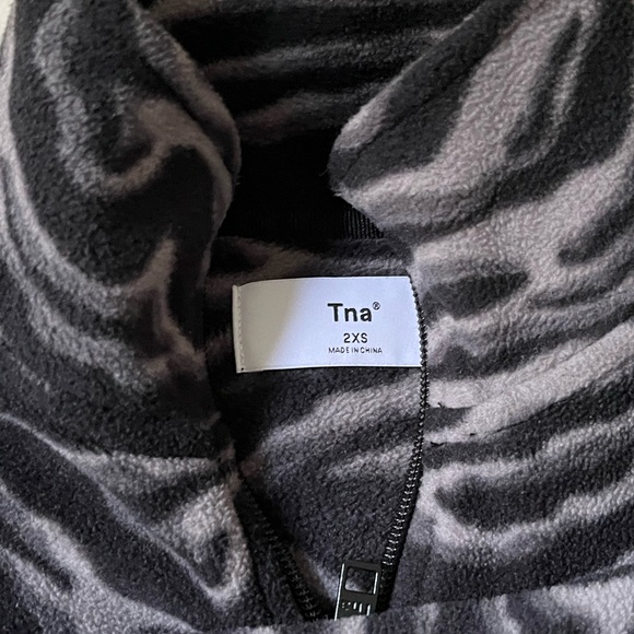 Aritzia Tna polar 1/2 zip fleece cropped sweater - Picture 2 of 3